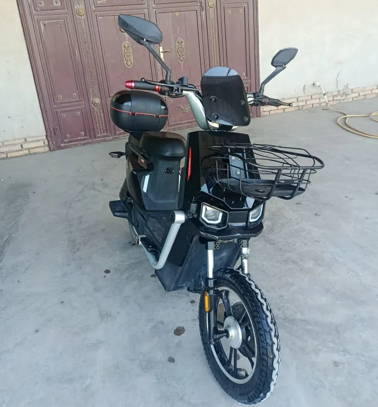 Sukuter largo motors 1 Sukuter largo motors 1