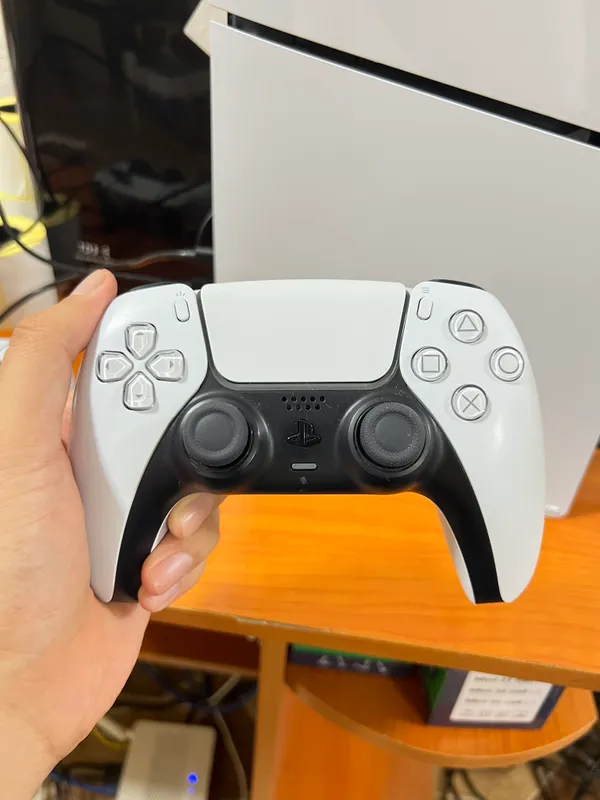 Playstation Slim 1tb + 1tb.   2 Джойстик и каробка 2