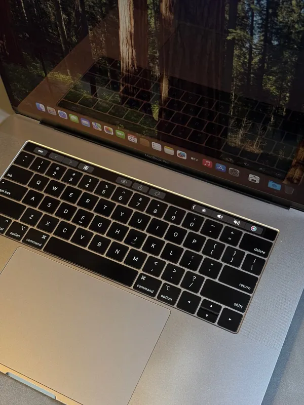 MacBook Pro 15,4 — фото 1