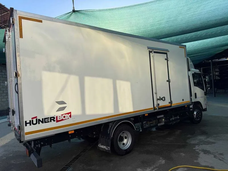 Isuzu 5.9 metr Pochti Yangi Kam Haydalgan Ideal xoxlaydiganlar uchun 3