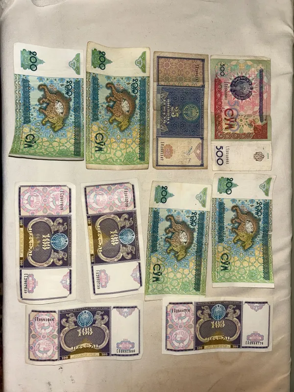Купюры наминалом 500,200,100,25 сум