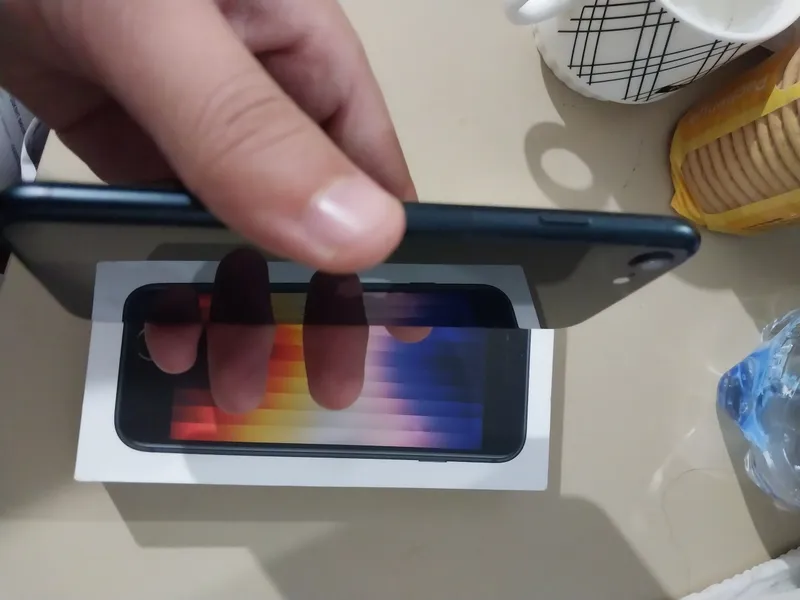 Iphone SE 3 сотилади 4