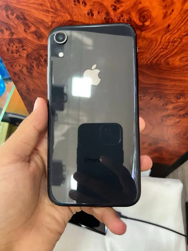 iPhone XR. 1