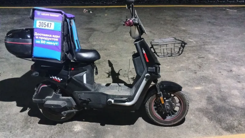 Skuter sotiladi elektroni