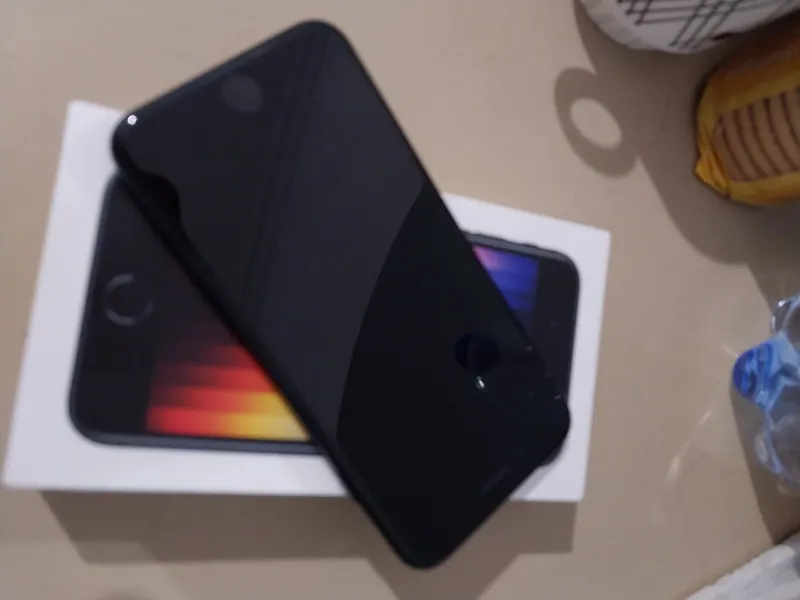Iphone SE 3 сотилади 2