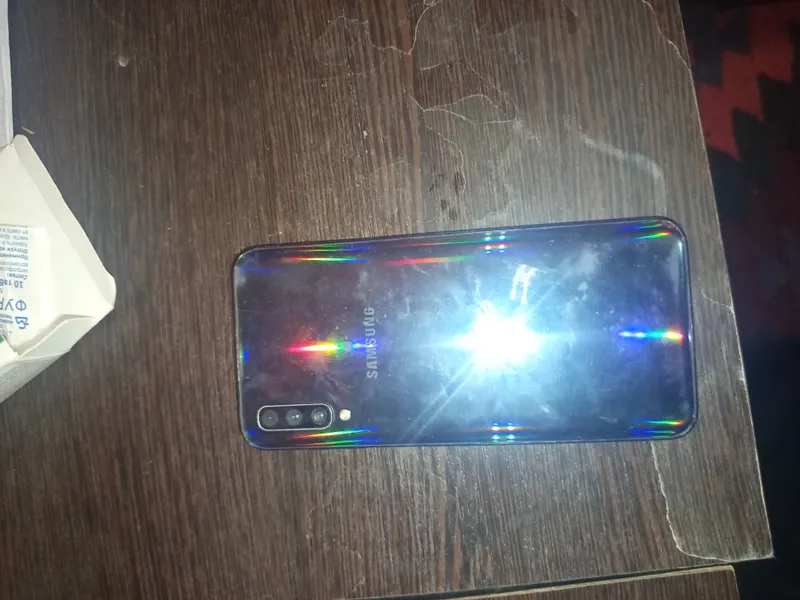 Samsung A50 sotiladi xolati yaxshi 8-64gb buladi 1