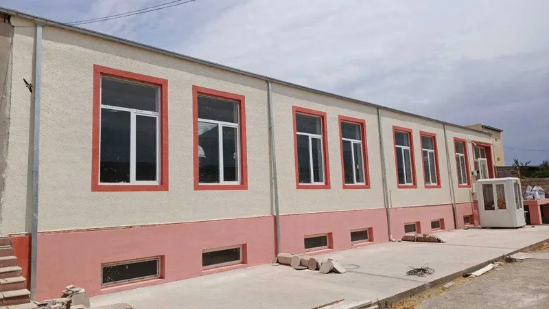 Navoiy shahrida noturar bino sotiladi 1