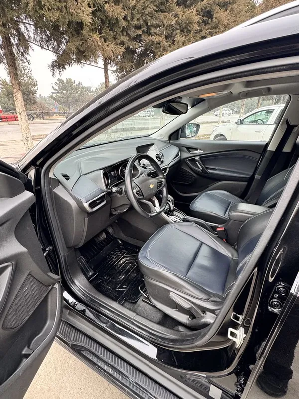 Chevrolet Tracker 2023, 47 000 km, propan, qora, 16 000$ — фото 2