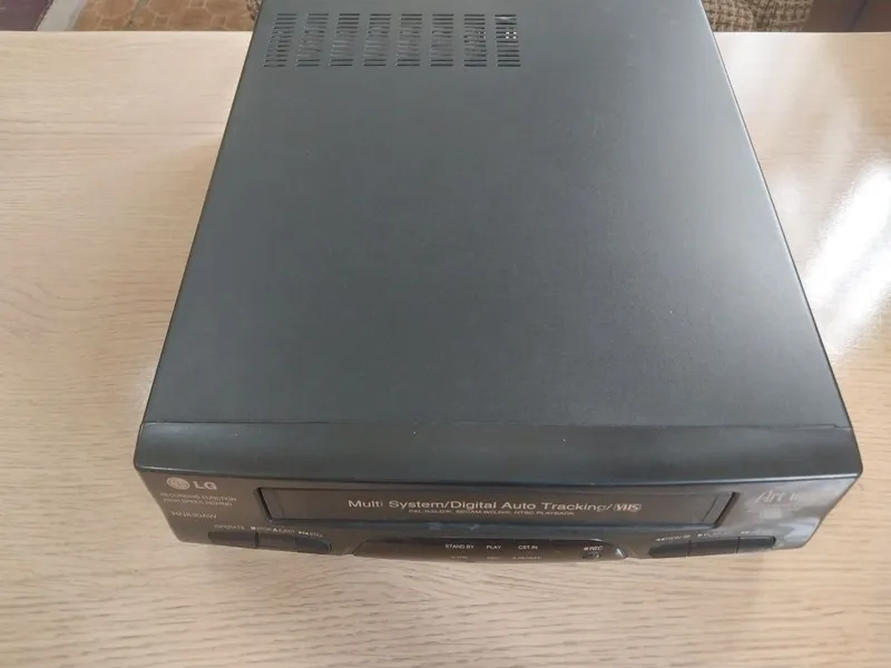 LG RN830AW VHS videomagnitofon sotiladi LG RN830AW original VHS videom 3 LG RN830AW VHS videomagnitofon sotiladi LG RN830AW original VHS videom 3