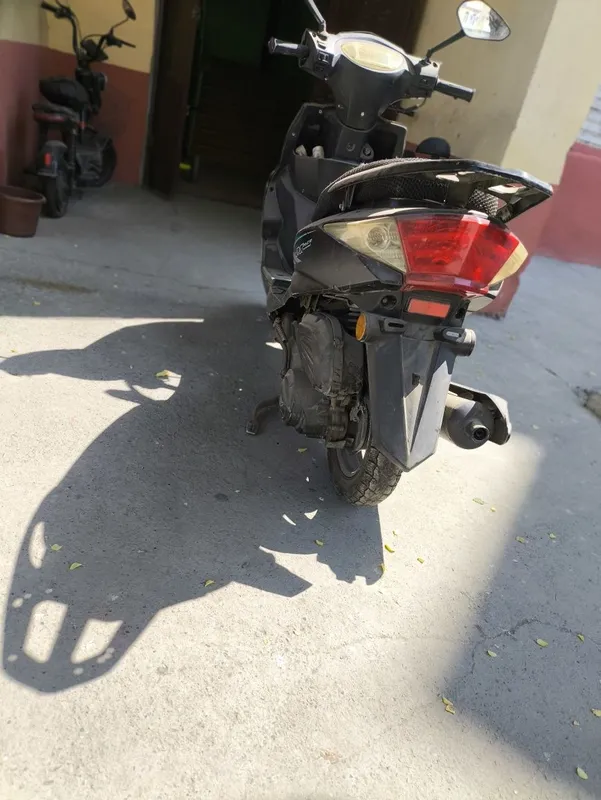 Skuter sotiladi benzili 5 Skuter sotiladi benzili 5
