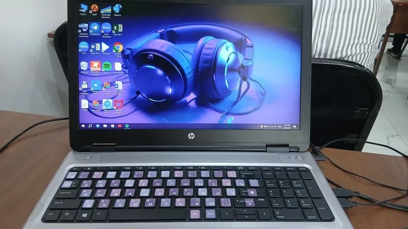 Hp yangi noutbuk