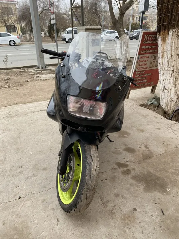 Kawasaki zzr1100-2
