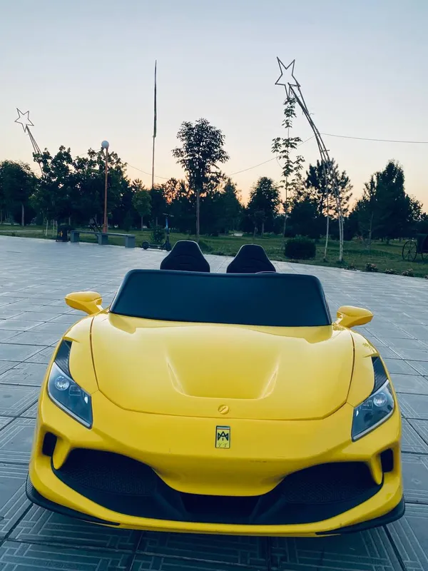 Ferrari F8 1