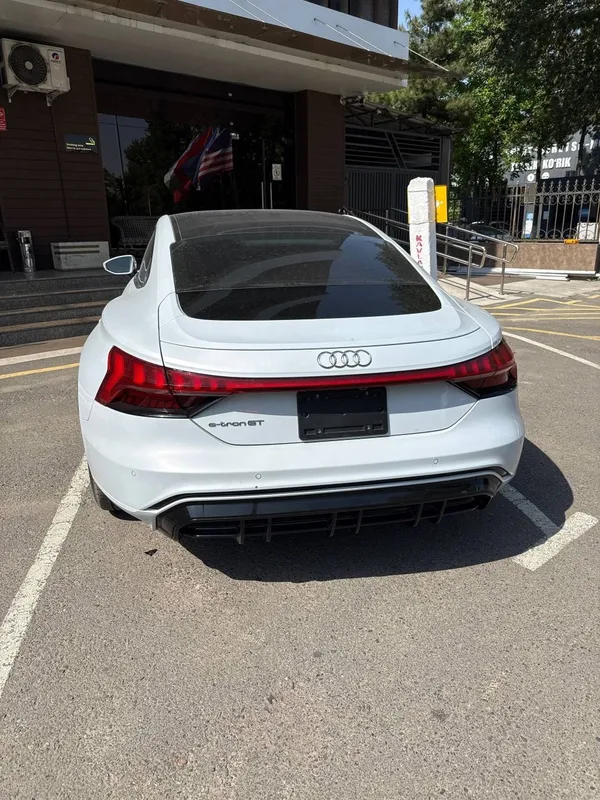 Audi E trone GT продается — фото 1
