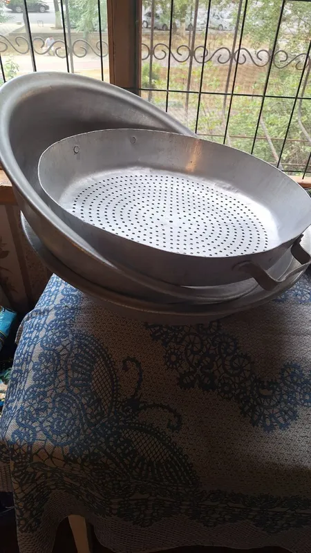 Продам 2 алюминиевый таза и друшлак.