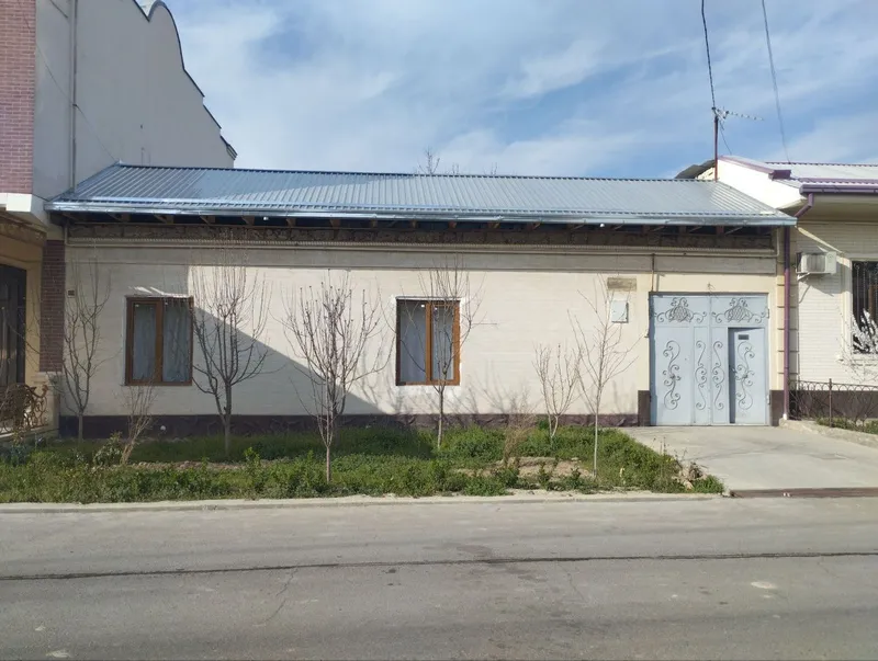 Hovli sotiladi srochna
