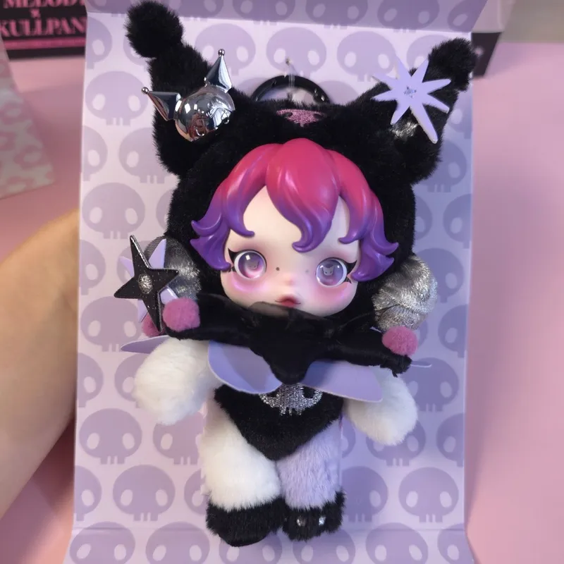 Оригинал Popmart Куроми Sanrio x Skullpanda брелок blindbox — фото 2