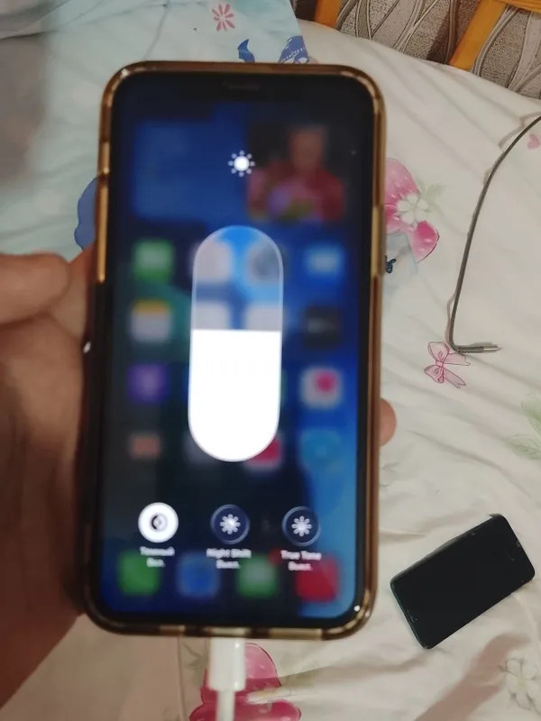 iphone 11 pro 256 tali yomksti 75 narx 210$ kelis — фото 1