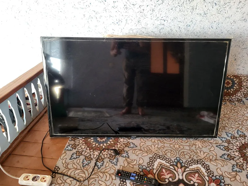 Televizor 50 ekran yangi original