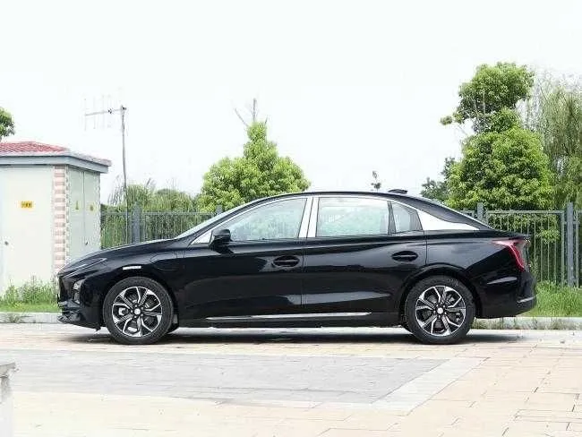 Hongqi e-qm5 500km — фото 1