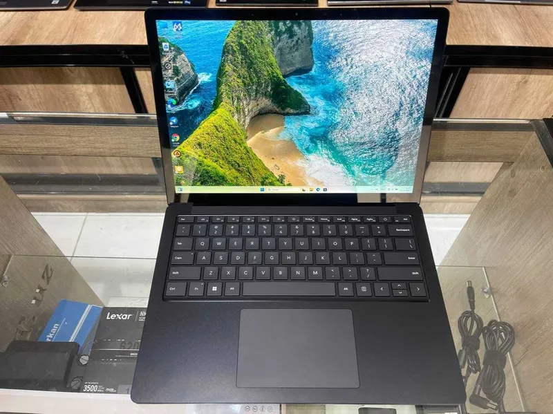 Microsoft surface laptop 5 Intel Core i7-1265U ram 16 Gb ssd 256 1 Microsoft surface laptop 5 Intel Core i7-1265U ram 16 Gb ssd 256 1