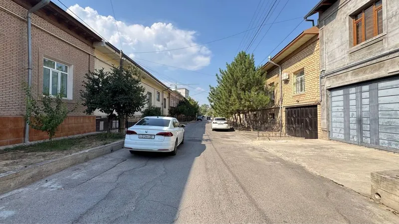 Yunusobotda Xovli sotiladi 6 sotix 8 ta xona islom obod 5 - tor kocha 8 Yunusobotda Xovli sotiladi 6 sotix 8 ta xona islom obod 5 - tor kocha 8