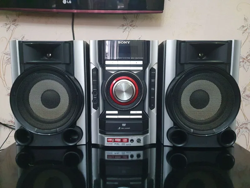 Продаётся музыкальный центр SONY