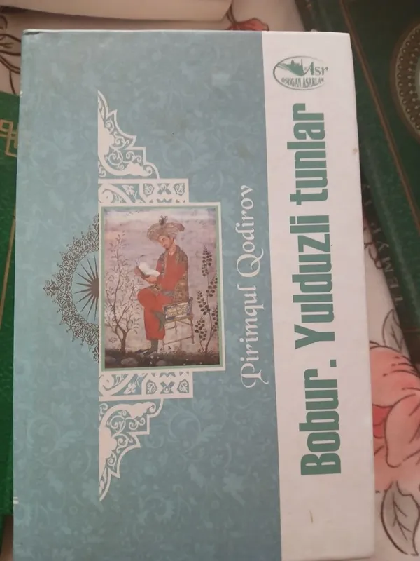 Kitoblar sotiladi...Holati zòr..