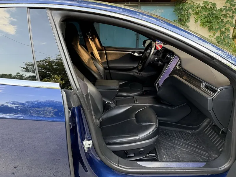 Tesla Model S синий металик цвет который привлечет внимание окружающих 3 Tesla Model S синий металик цвет который привлечет внимание окружающих 3