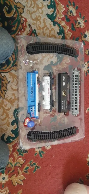 Elektroniy lokomotiv oyinchoq