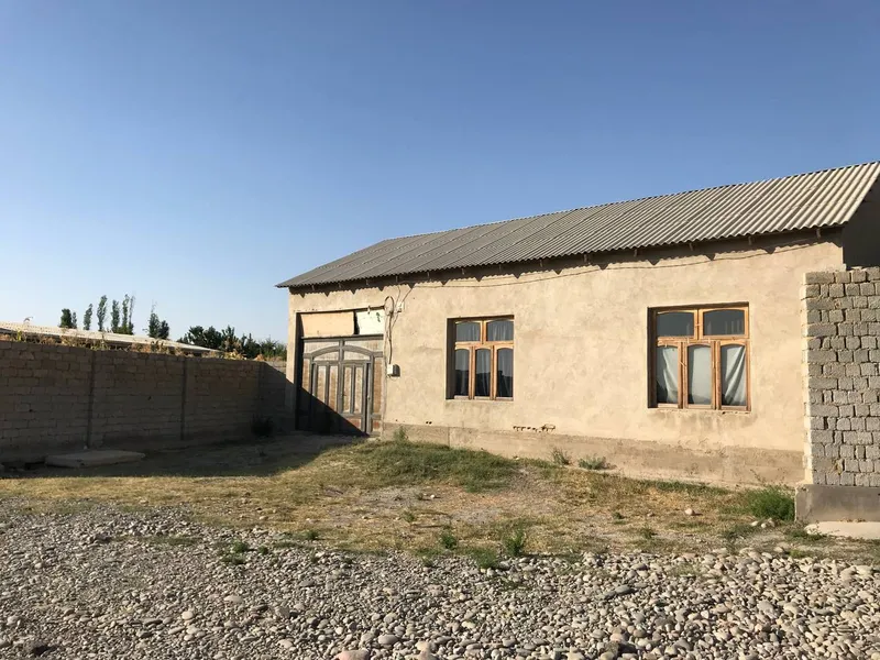 Продается Кирарик лайлак махалля 6 сотки 4 комнат