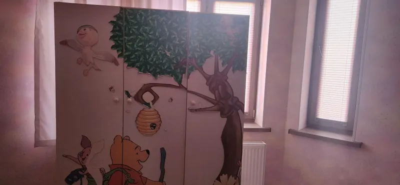 Bolalar uchun chiroyli kiyim shkafi (Vinni-Pux rasmli, 3 tabaqali)