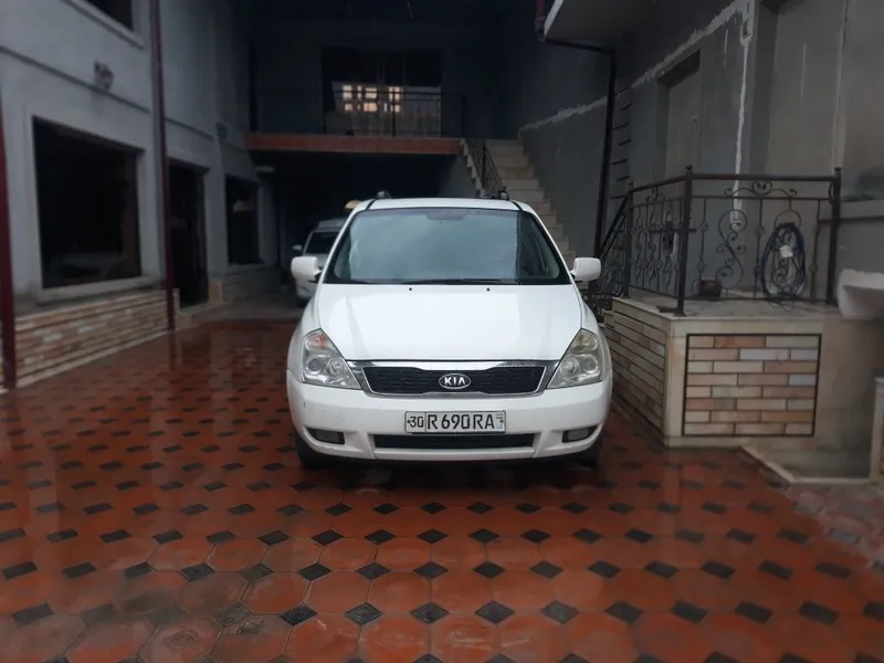 Kia Carnival yaxshi xolatda
