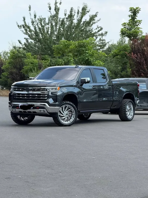 Chevrolet Silverado — фото 1