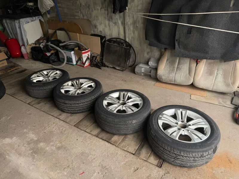 BMW uchun quyma disklar komplekti sotiladi. 3