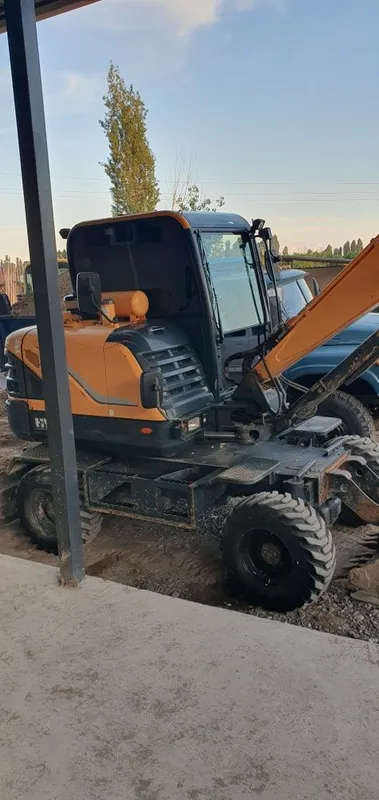 Hyundai 60. 2016 йил. 9200 соат ишлаган. Холати зур ишлаб турган. 3 Hyundai 60. 2016 йил. 9200 соат ишлаган. Холати зур ишлаб турган. 3