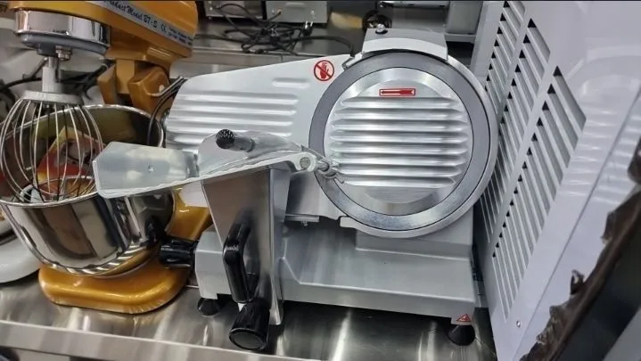 HKN-HM220 sliceri 1 HKN-HM220 sliceri 1