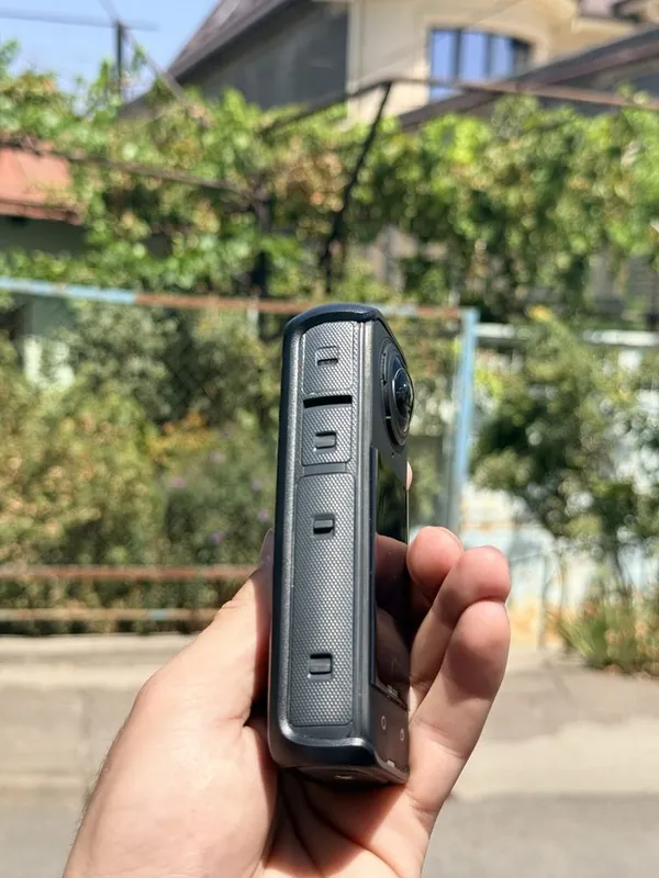 Insta x4 Holati yaxhsi Ekranida treshina bor 3