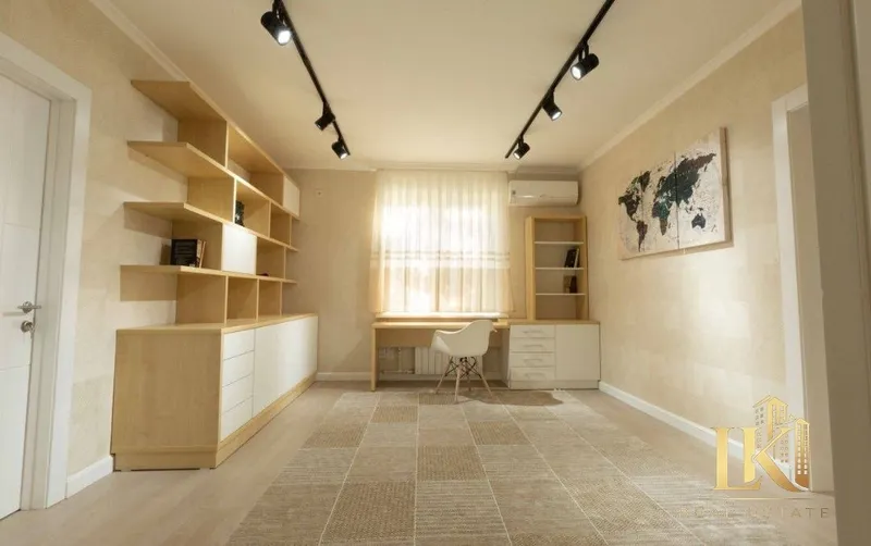 Продаётся 4-комнатная квартира, 100 м², 3/4, Мирабадский район 1