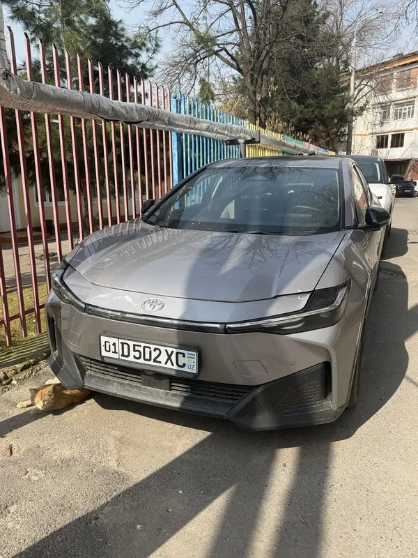Срочно… Tayota bz3 2024 yil, 7000 km yurgan, novvot rang, 100% elektr