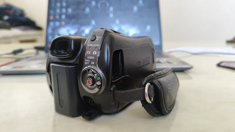 Full HD SONY SR12 Видеокамера — фото 1