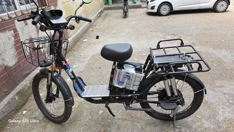Sukuter elektr . Sukuter elektr .