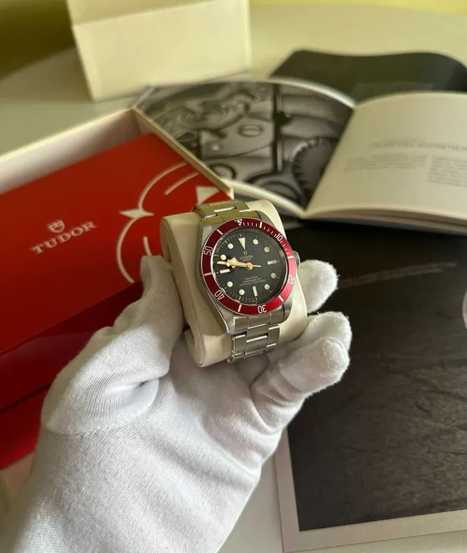 Часы Tudor Black Bay Burgundy Red Bezel, 41 mm — фото 1