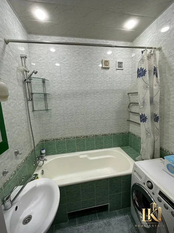 3 xonali kvartira sotiladi, 100 m², 5/5, Mirabod tumani (mo‘ljal: “Rossiya” mehmonxonasi) 6 3 xonali kvartira sotiladi, 100 m², 5/5, Mirabod tumani (mo‘ljal: “Rossiya” mehmonxonasi) 6