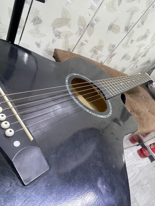 Akkustik gitara sotiladi holati yaxshi 3 Akkustik gitara sotiladi holati yaxshi 3