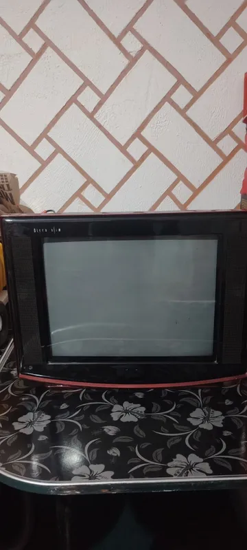 Televizor sotiladi