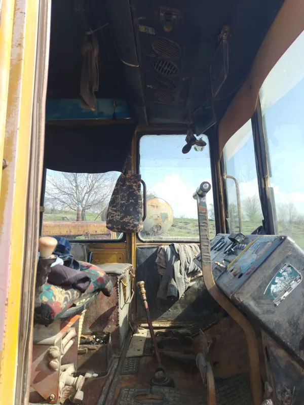 Qishloq xo'jalik texnikasi ya'ni traktor sotiladi zanjirli 6