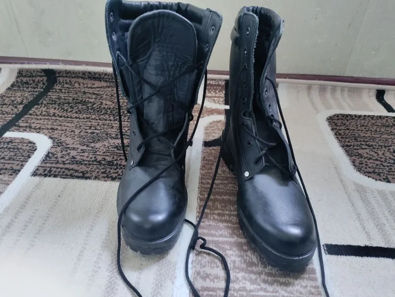 Продаются мужские сапоги
