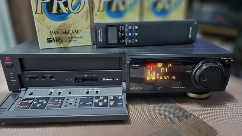 Супер видеомагнитофон Panasonic NV-FS88EG HI-FI Stereo SuperVHS 3 Супер видеомагнитофон Panasonic NV-FS88EG HI-FI Stereo SuperVHS 3