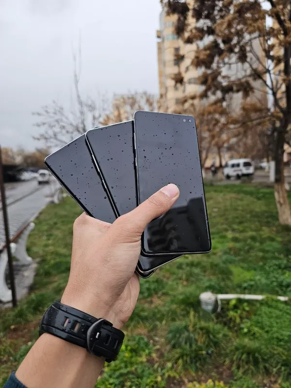 Samsung Galaxy S10 Plus — фото 1 Samsung Galaxy S10 Plus — фото 1